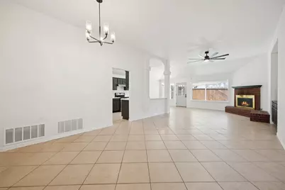 1016 Grand Central Parkway, Saginaw, TX 76131 - Photo 4