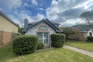 430 Sims Dr, Cedar Hill, TX 75104 - Photo 2