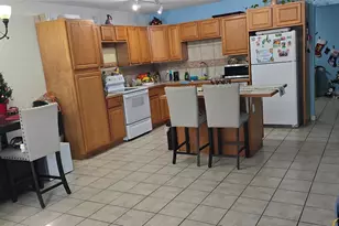 32 E Mountain Creek Dr, Grand Prairie, TX 75052 - Photo 2