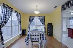 2813 White Oak Dr, Grand Prairie, TX 75052 - Photo 8