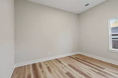 1531 E Waco Avenue, Dallas, TX 75216 - Photo 4