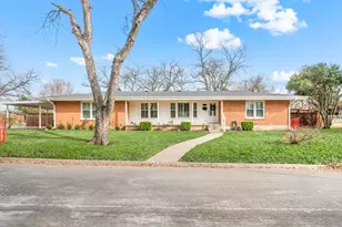 2900 Spruce Park Dr, Richland Hills, TX 76118 - Photo 1