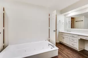 2403 Bluffview Ct, Arlington, TX 76011 - Photo 16