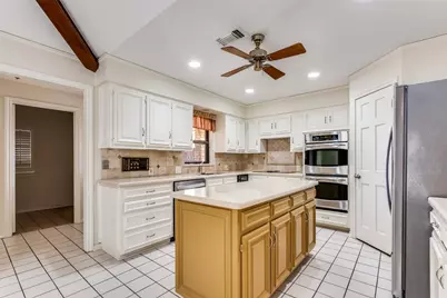 2403 Bluffview Court, Arlington, TX 76011 - Photo 12