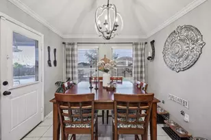 335 Coral Vine Ln, Burleson, TX 76028 - Photo 10