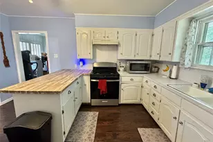 724 S Rusk St, Gainesville, TX 76240 - Photo 4