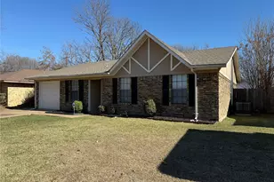 4804 Chickadee Dr, Balch Springs, TX 75180 - Photo 2