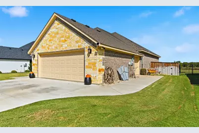 162 Crenshaw Court, Stephenville, TX 76401 - Photo 6