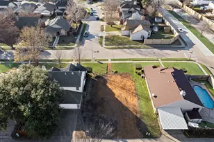 4304 Saugus Dr, Grand Prairie, TX 75052 - Photo 4