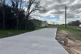 230 Largo St, Bonham, TX 75418 - Photo 14