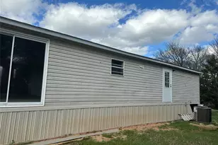 230 Largo St, Bonham, TX 75418 - Photo 8