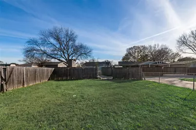 2013 Clark Trail, Grand Prairie, TX 75052 - Photo 6