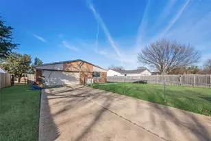 2013 Clark Trail, Grand Prairie, TX 75052 - Photo 4