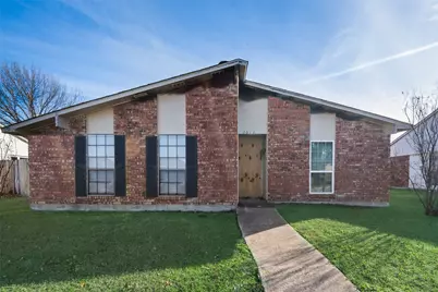 2013 Clark Trail, Grand Prairie, TX 75052 - Photo 2