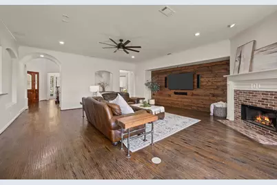 2038 Azalea Trail, Irving, TX 75063 - Photo 14