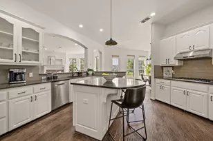 2038 Azalea Trail, Irving, TX 75063 - Photo 16