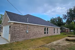 202 E 1st N St, Kaufman, TX 75142 - Photo 2