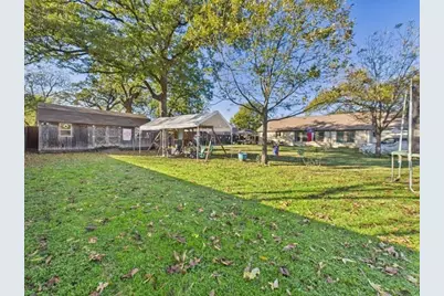 516 E 6th Street, Irving, TX 75060 - Photo 38