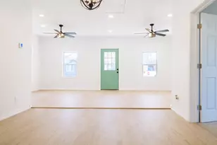 811 W Day St, Denison, TX 75020 - Photo 2