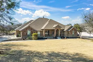 250 Parker Oaks Ln, Weatherford, TX 76087 - Photo 2