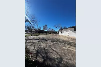 133 E Park Row Drive, Arlington, TX 76010 - Photo 2