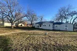 600 E Mesquite St, Nocona, TX 76255 - Photo 1