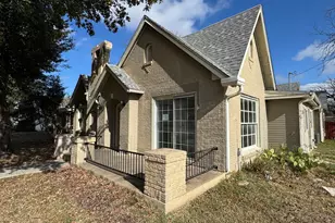 805 Prairie Ave, Cleburne, TX 76033 - Photo 2