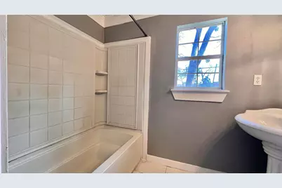 2522 N Hughes Avenue, Fort Worth, TX 76103 - Photo 14