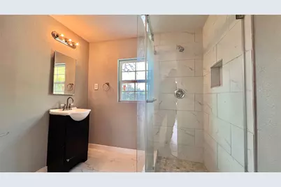 2522 N Hughes Avenue, Fort Worth, TX 76103 - Photo 12