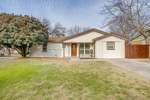 4901 Camille Ct, Fort Worth, TX 76135 - Photo 2