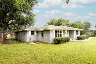 190 Trail Dr, Bowie, TX 76230 - Photo 6