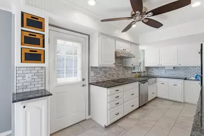 1140 Gloucester Court S, Irving, TX 75062 - Photo 12