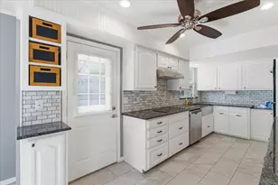 1140 Gloucester Ct S, Irving, TX 75062 - Photo 12