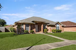 1417 Warwick Dr, Lancaster, TX 75134 - Photo 2