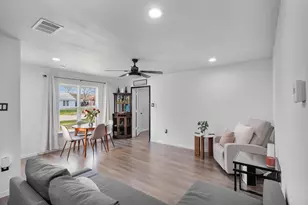 709 Dallas St, Grand Prairie, TX 75051 - Photo 10