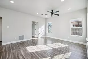 704 E Jefferson St, Waxahachie, TX 75165 - Photo 4