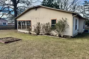 367 5th St, Deport, TX 75435 - Photo 12