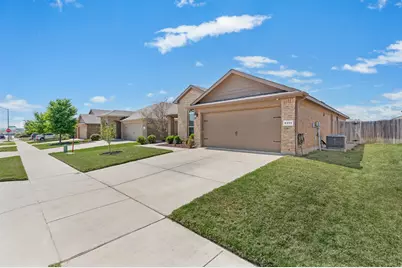 9313 Herringbone Drive, Fort Worth, TX 76131 - Photo 2