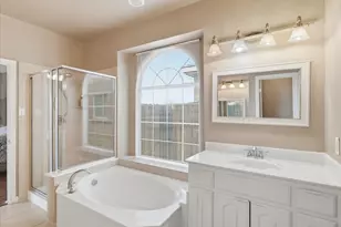 11200 Whispering Brook Ln, Fort Worth, TX 76140 - Photo 16