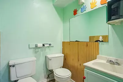 2105 W Shady Grove Road, Irving, TX 75060 - Photo 18