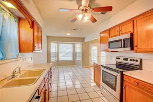 2717 Lucas Dr, Arlington, TX 76015 - Photo 12