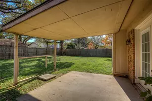 2717 Lucas Dr, Arlington, TX 76015 - Photo 32