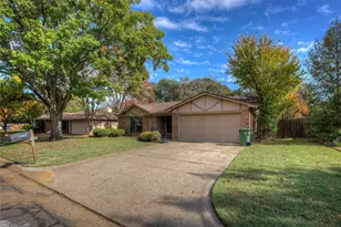 2717 Lucas Dr, Arlington, TX 76015 - Photo 2