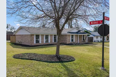 3838 Crestpark Drive, Farmers Branch, TX 75244 - Photo 2