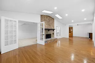 3838 Crestpark Dr, Farmers Branch, TX 75244 - Photo 16