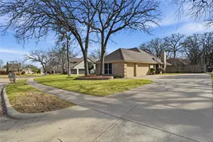 1312 Crows Nest Ct, Azle, TX 76020 - Photo 2