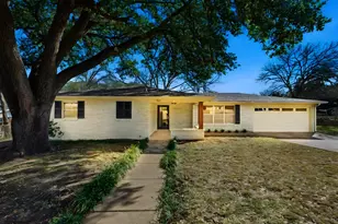 5612 Roberts Dr, Waco, TX 76710 - Photo 2