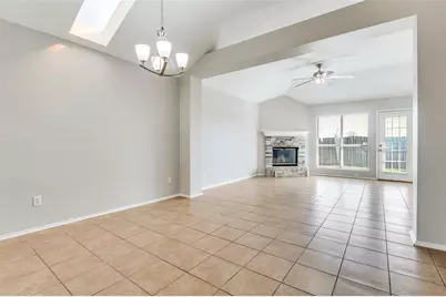 800 Ponselle Drive, Arlington, TX 76001 - Photo 2