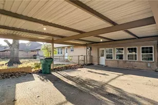 1122 W 6th St, McGregor, TX 76657 - Photo 28