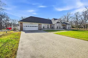 111 Lone Star Dr, Gainesville, TX 76240 - Photo 2